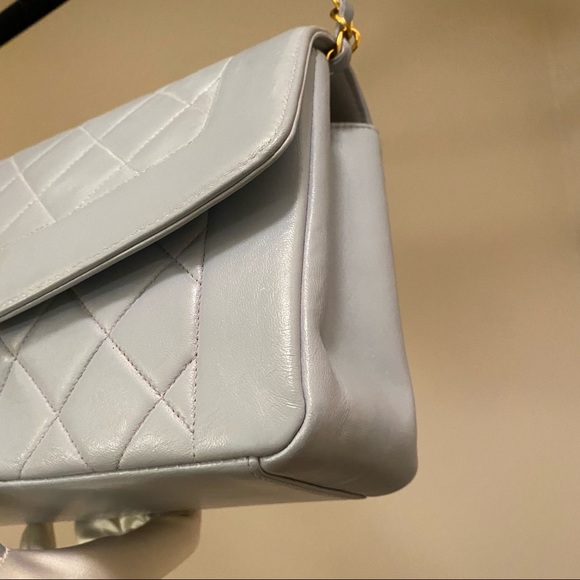 Chanel vintage baby blue Diana bag 25cm - Picture 10 of 12